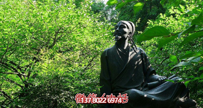 古代名人李白青銅雕塑，讓花園廣場坐擁舊韻