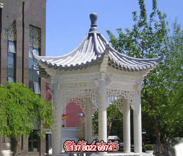 精美漢白玉鏤空涼亭，為校園休息區(qū)提供清涼休息空間