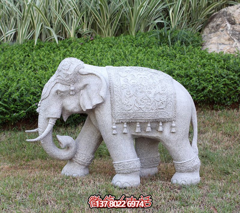 漫步公園，體驗石雕大象雕塑之旅