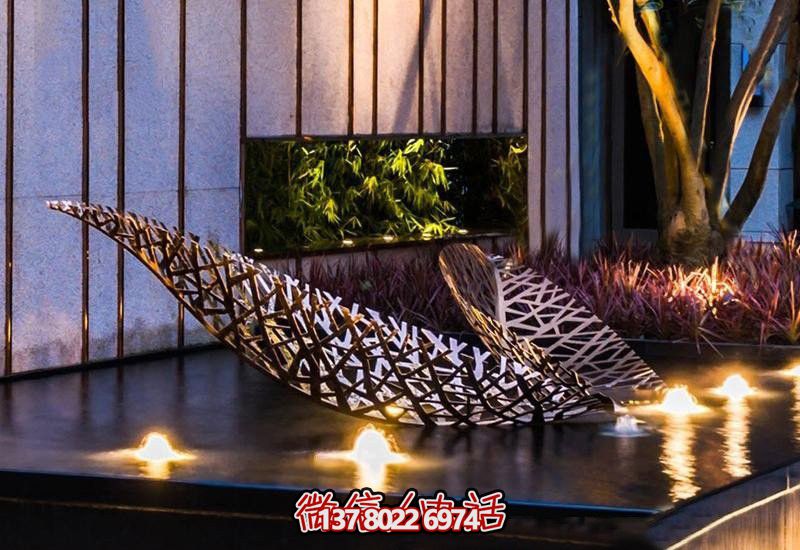 不銹鋼樹葉鏤空雕塑，給戶外和酒店環(huán)境帶來(lái)優(yōu)雅氣息