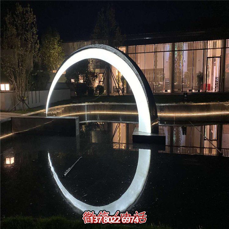 不銹鋼發(fā)光圓環(huán)雕塑，點亮戶外園林景觀