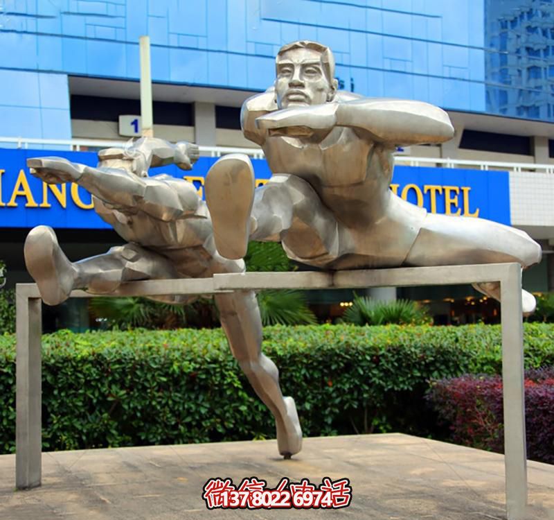 高科技不銹鋼跨欄雕塑裝置，傳承體育運(yùn)動(dòng)主題人物